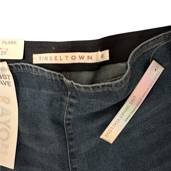 Women's Flared navy‎ JeansNWT 
By Tinseltown - Picture 6 of 6